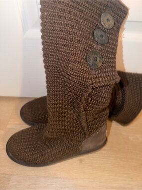 Knit Button-Accent Women’s Boots in Brown